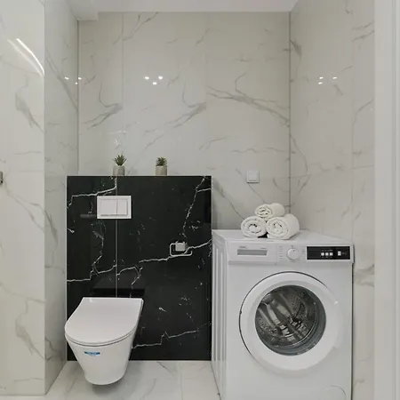 Apartment Cozy Studio With Balcony In Very Close To Main Market Square By Renters
